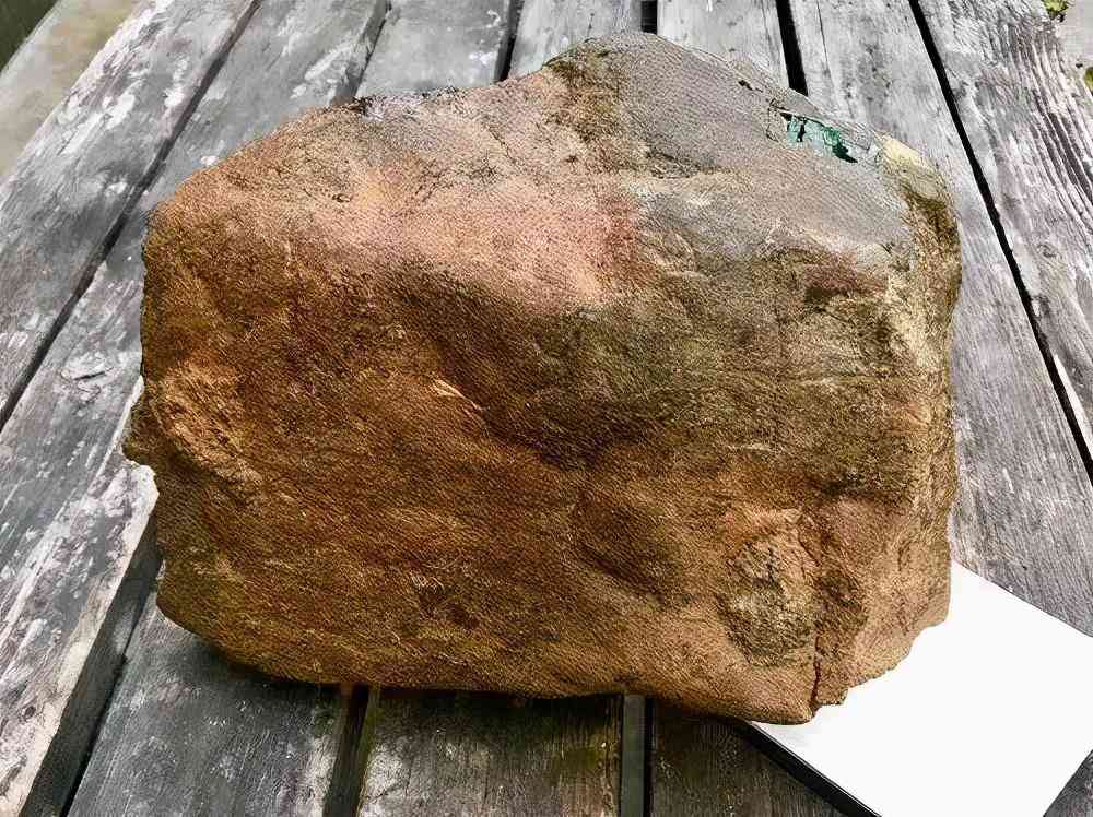 翡翠原石帝王绿180亿(翡翠帝王绿多少钱一克)