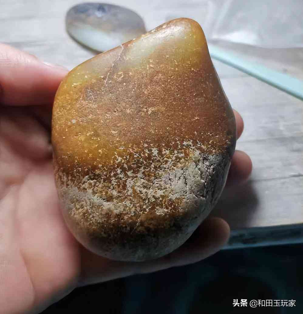 黄玉的功效与禁忌(黄玉的功效与作用适合什么人戴)