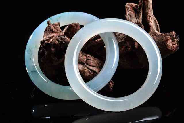 带了50年的翡翠手镯(带了几十年的翡翠手镯)