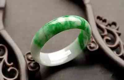 怎样挑选玉手镯的真假(怎么样选玉手镯是真品)