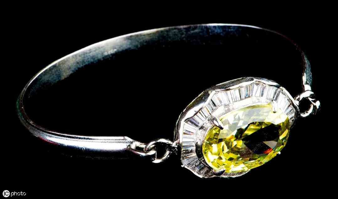 戒指的正确戴法(情侣戒指的正确戴法)