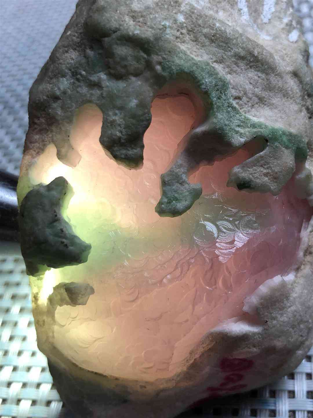 翡翠原石怎么保存好(翡翠原石怎么存放和管理)