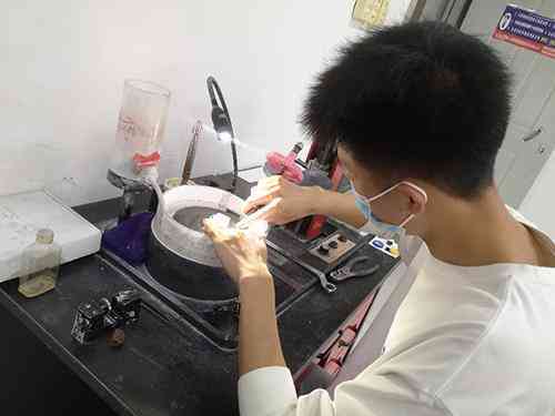 玉石鉴定专家(玉石鉴定专家有哪些)