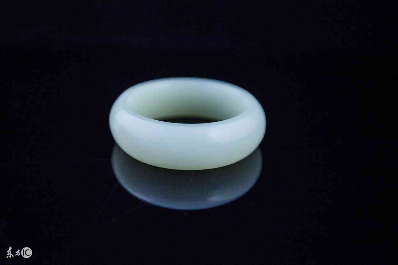 什么是和田玉籽料(什么是和田玉籽料特征)