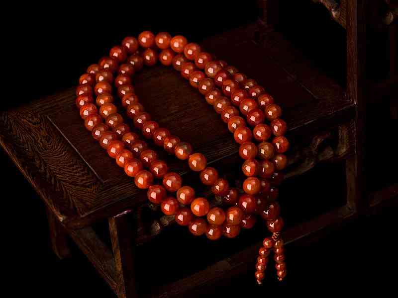 女士戴南红的好处(女生戴南红的好处)