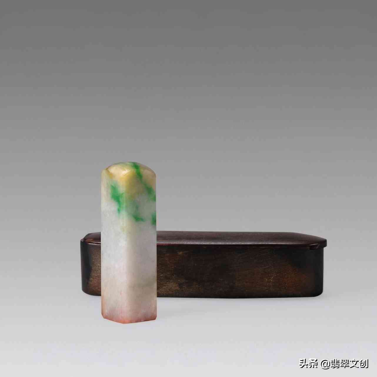 翡翠与玉的区别(翡翠与玉的区别在哪里)