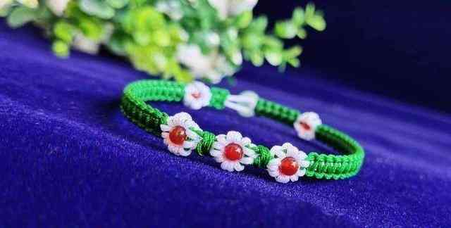 玛瑙手链戴哪只手(女生玛瑙手链戴哪只手)