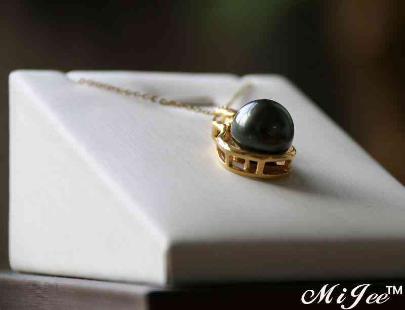 今年最流行的大溪地黑珍珠和14K金的完美结合，很美很耀眼