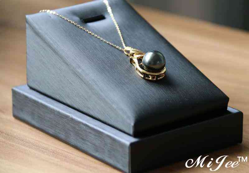 今年最流行的大溪地黑珍珠和14K金的完美结合，很美很耀眼