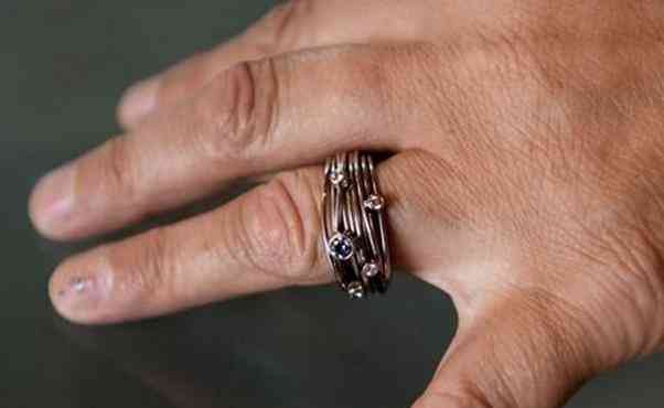 直击火葬后骨灰变钻石的现场照