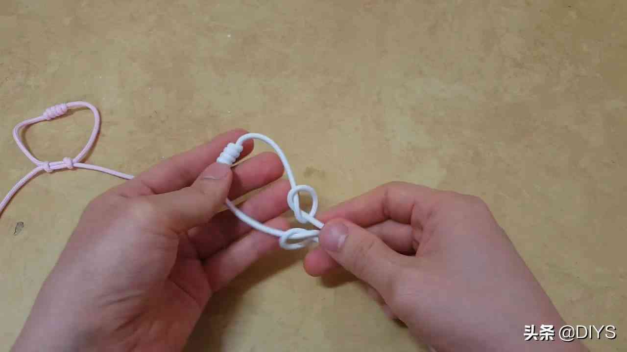 看看如何编抽拉式的手绳，步骤详细，简单易学！