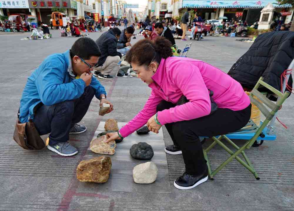 哪里可以买到翡翠原石(在哪里能买到翡翠原石)插图
