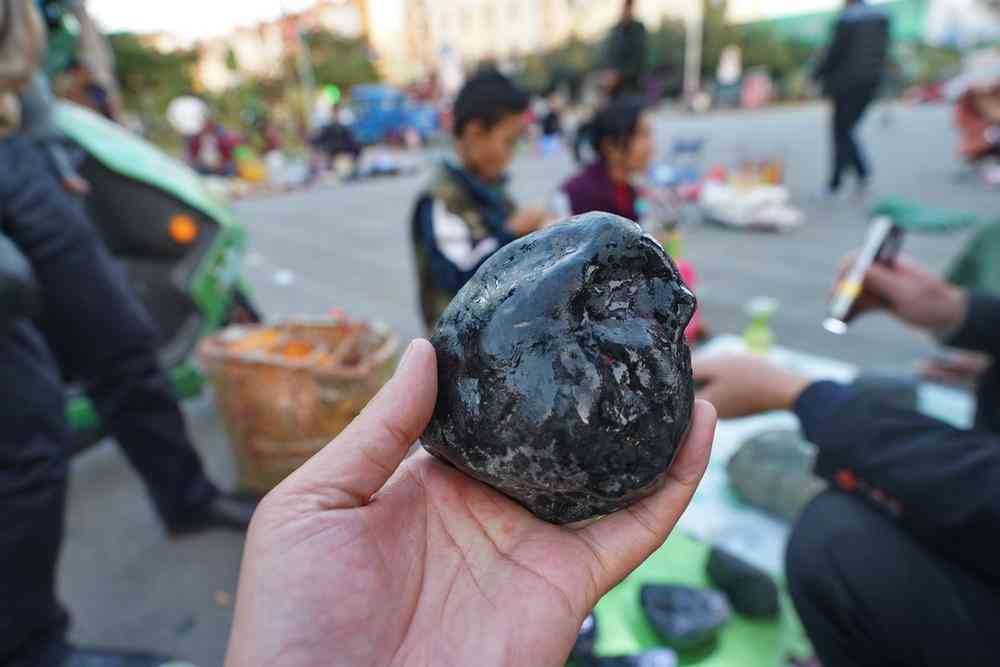 哪里可以买到翡翠原石(在哪里能买到翡翠原石)插图5