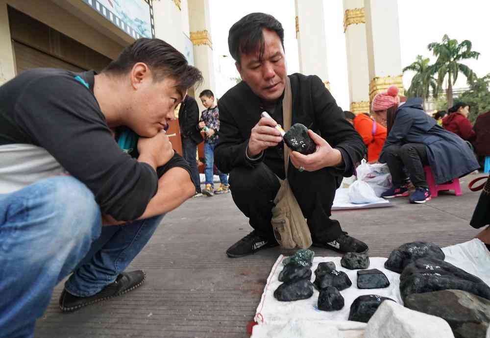 哪里可以买到翡翠原石(在哪里能买到翡翠原石)插图7