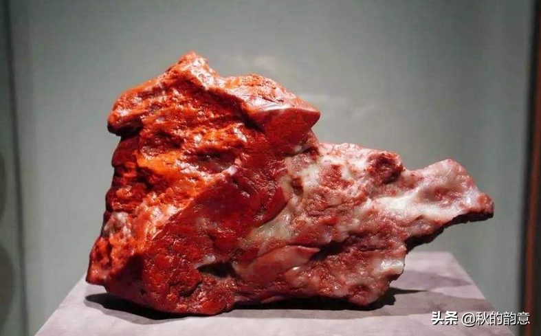 广西桂林芦笛岩风景区，藏有桂林鸡血玉精品、极品、孤品600余件