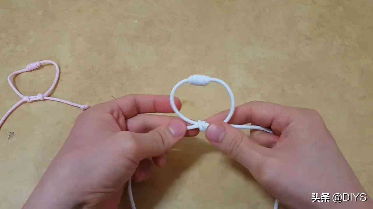 看看如何编抽拉式的手绳，步骤详细，简单易学！