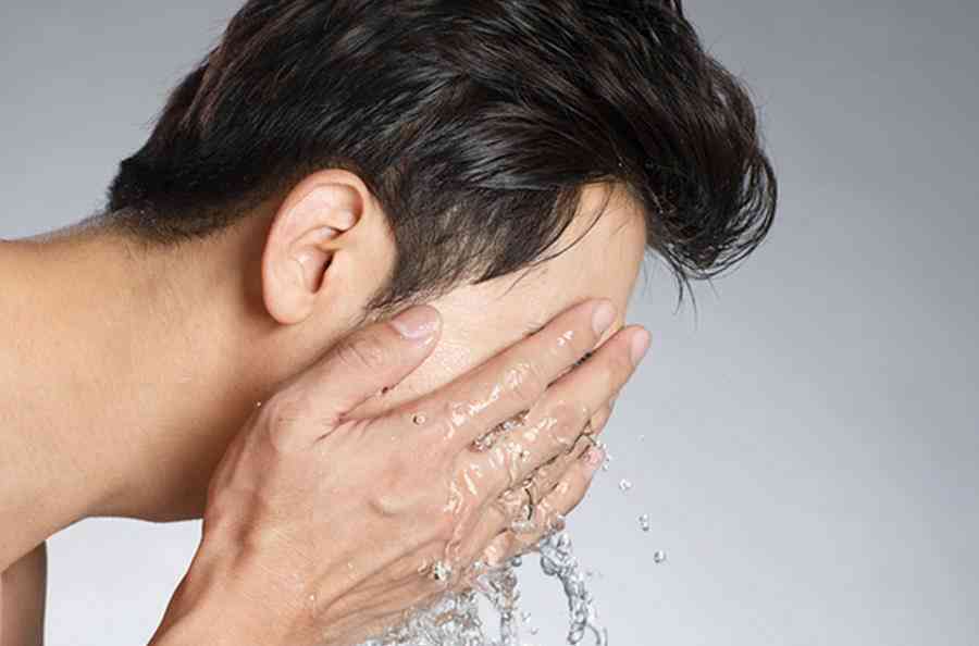 男生现在也用化妆品吗(男生现在也用化妆品吗)