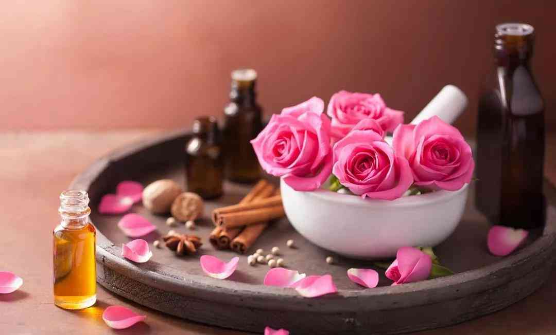 化妆品里的玫瑰精油的作用(化妆品里的玫瑰精油的作用是什么)插图2