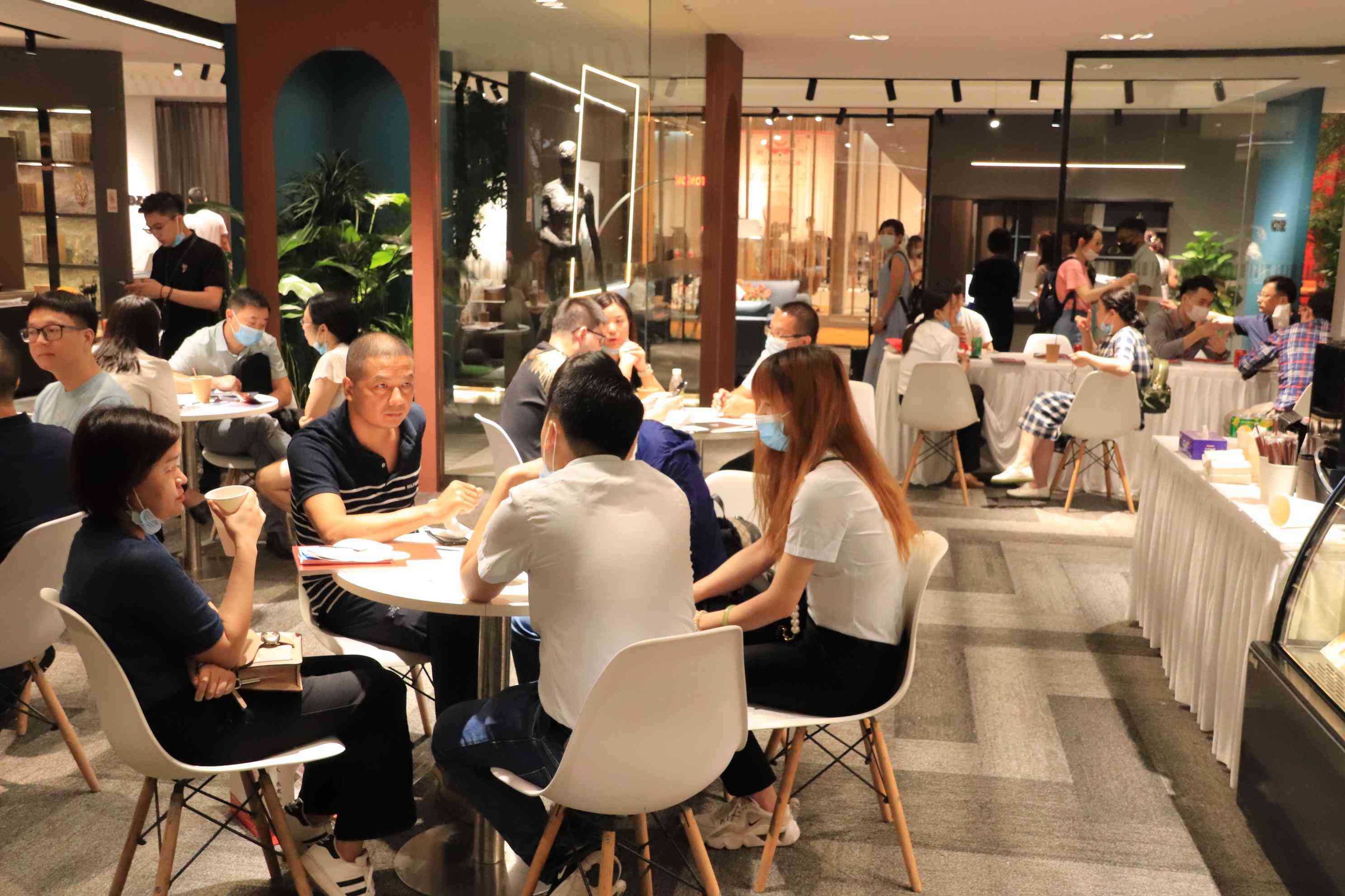 迪欧化妆品多大牌子好(迪欧化妆品多大牌子好用)插图1