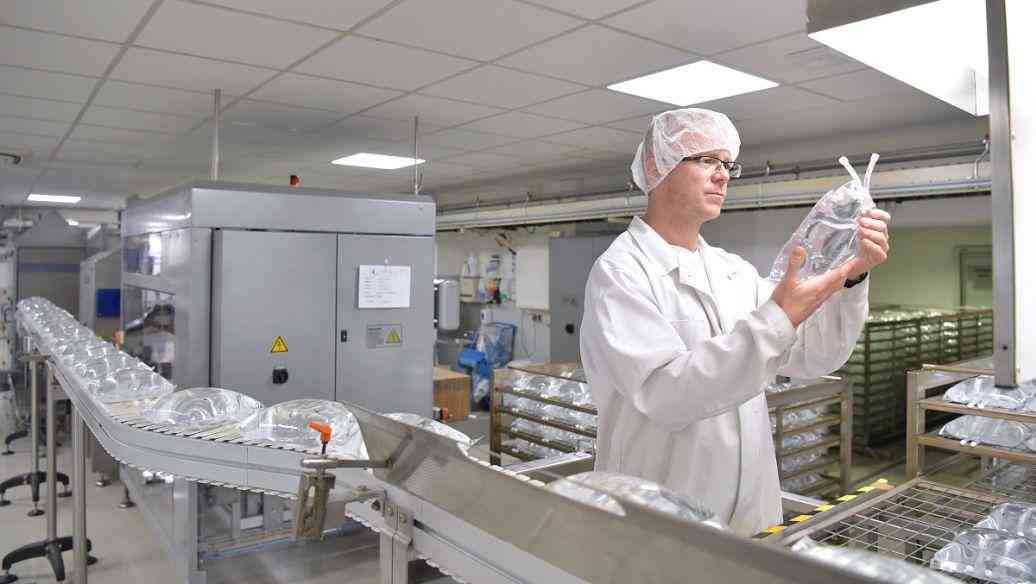 电商化妆品展示视频模板(电商化妆品海报)插图1