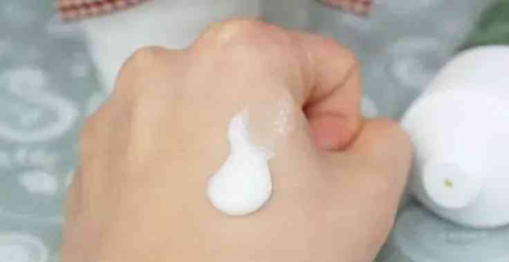 化妆品感染痘痘咋办(化妆品 痘痘)插图3