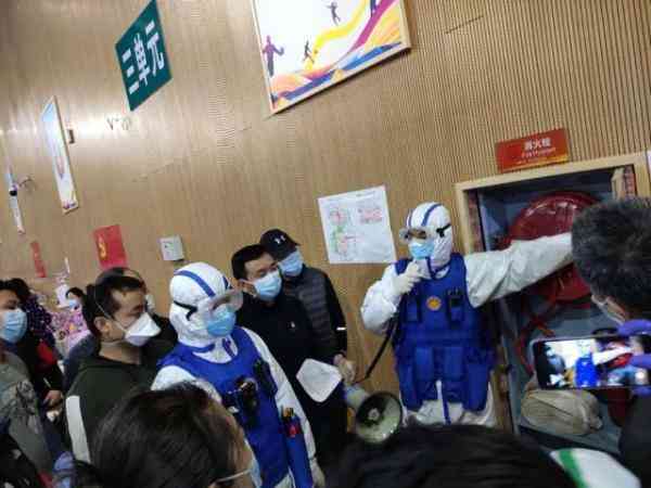 威娜化妆品收纳盒桌面推荐(桌面化妆品收纳盒教程)插图2