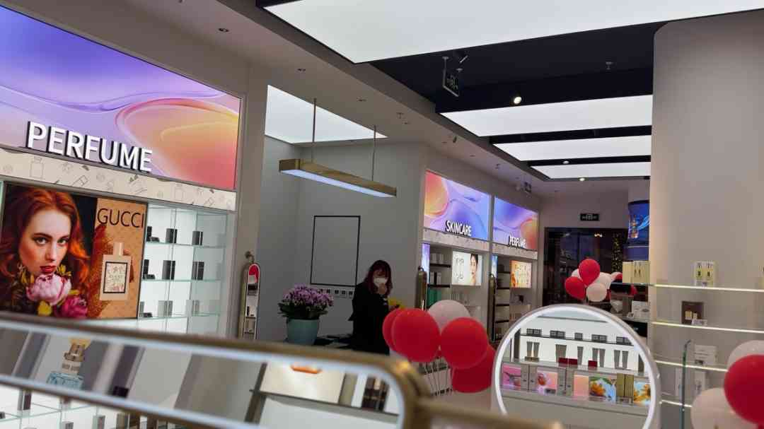 免税店化妆品图片文案排版(彩妆广告文案)插图1 免税店化妆品图片文案排版(彩妆广告文案)插图1