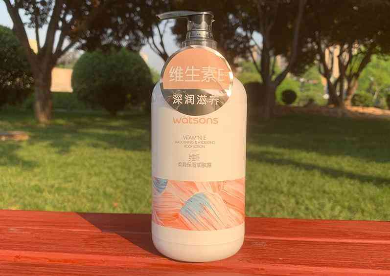 挤出来有很多泡泡的化妆品(挤出泡泡的瓶子)插图1 挤出来有很多泡泡的化妆品(挤出泡泡的瓶子)插图1