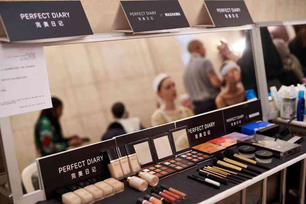 完美日记化妆品厂(完美日记化妆品生产厂家)插图2