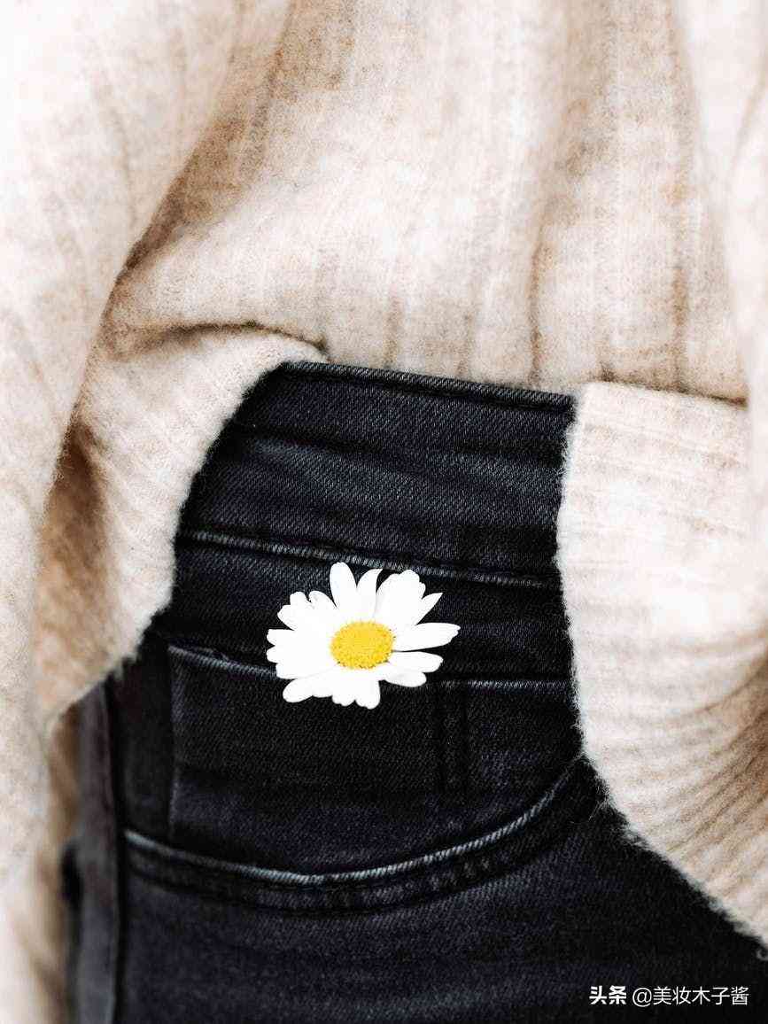 女生随身用什么化妆品好看(女生用什么样的化妆品比较好)插图2