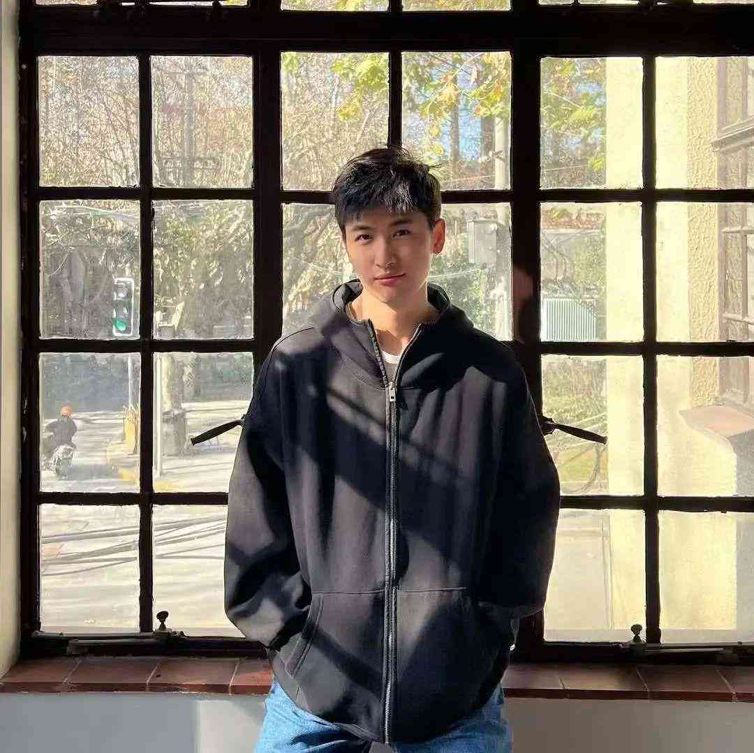 额头黑用什么彩妆化妆品好(比较黑的人化妆用什么化妆品)插图22