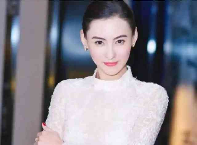 女人卖5万化妆品(女人卖5万化妆品怎么样)插图1