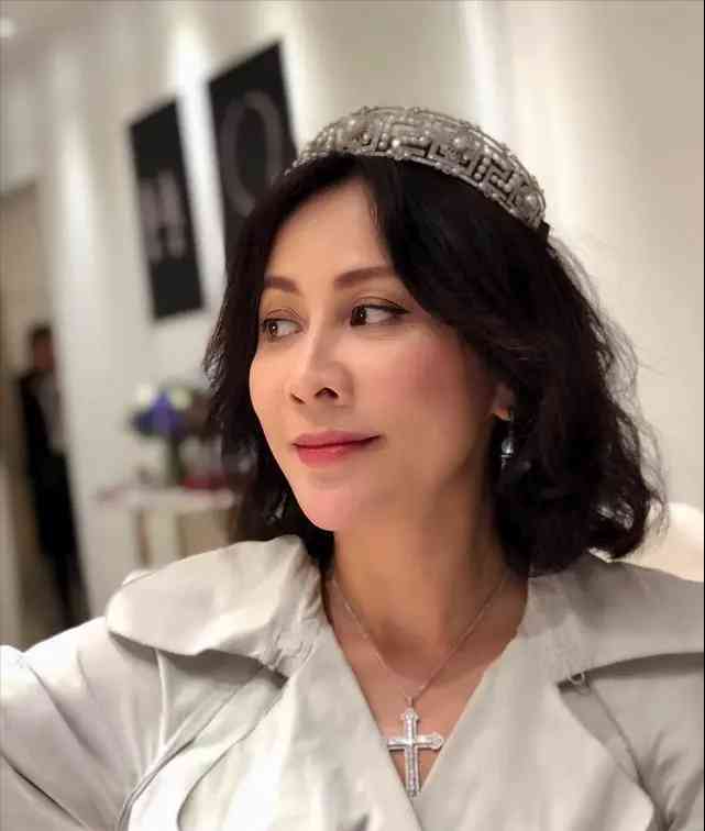 女人卖5万化妆品(女人卖5万化妆品怎么样)插图16