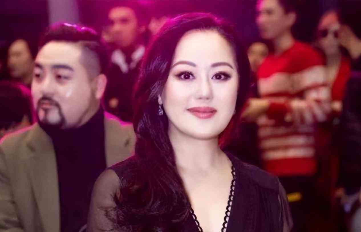 女人卖5万化妆品(女人卖5万化妆品怎么样)插图33