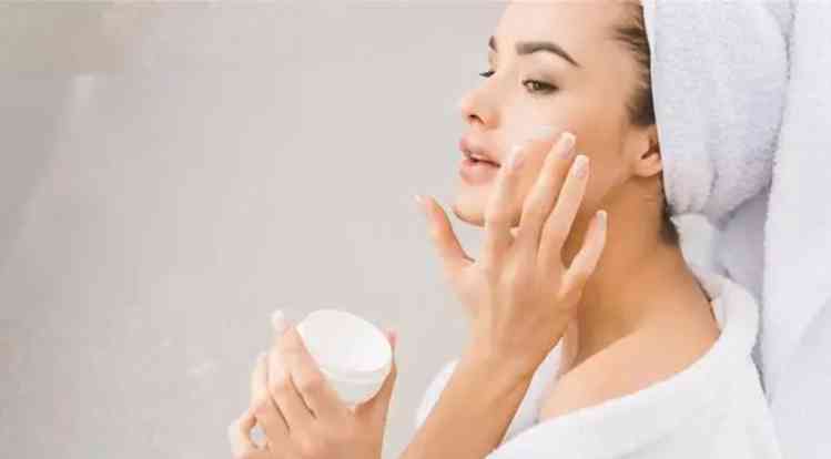 含化学成分少的化妆品(化妆品含哪些成分不好)