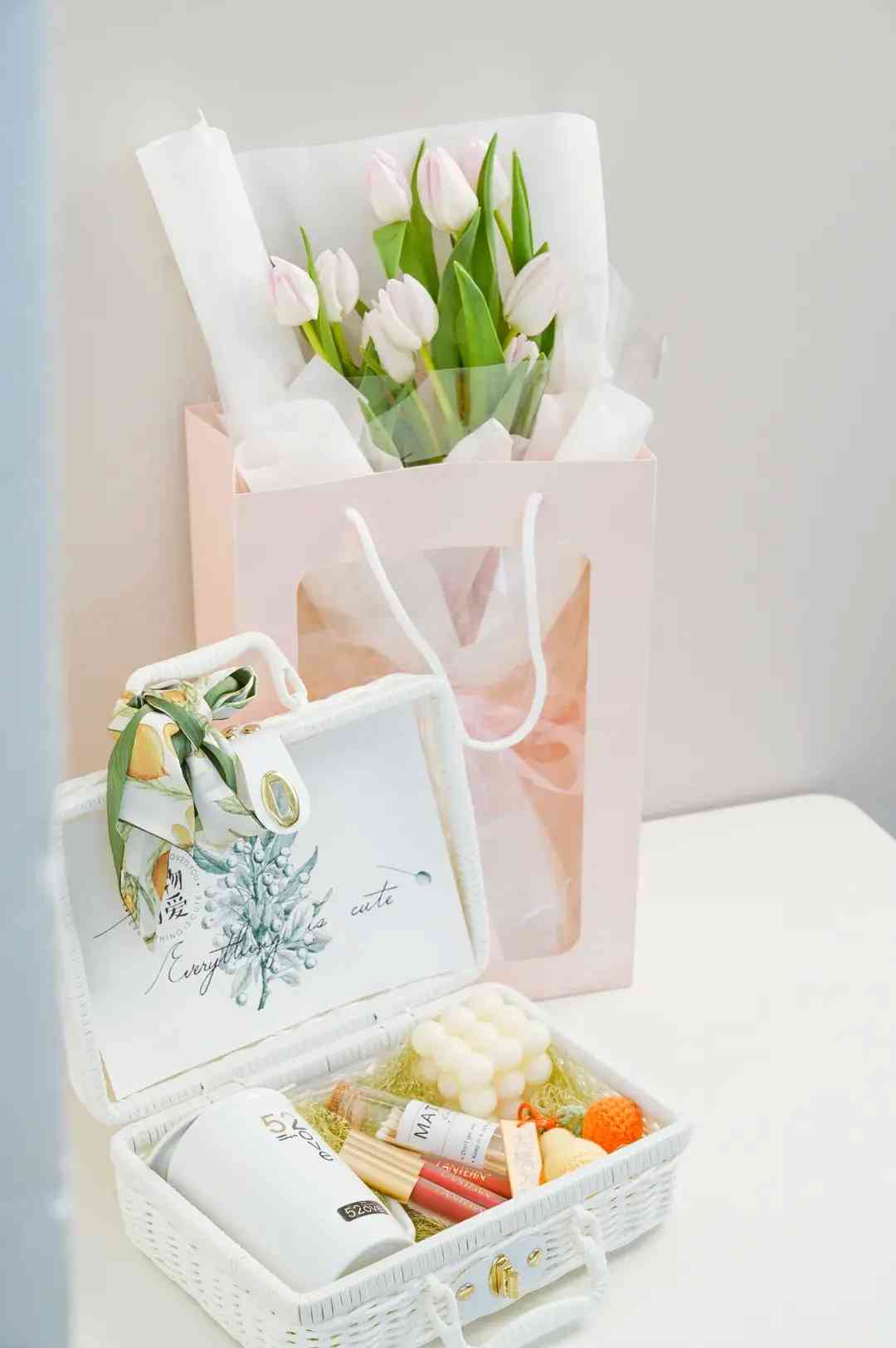 化妆品约会小技巧(约会适合化什么妆)