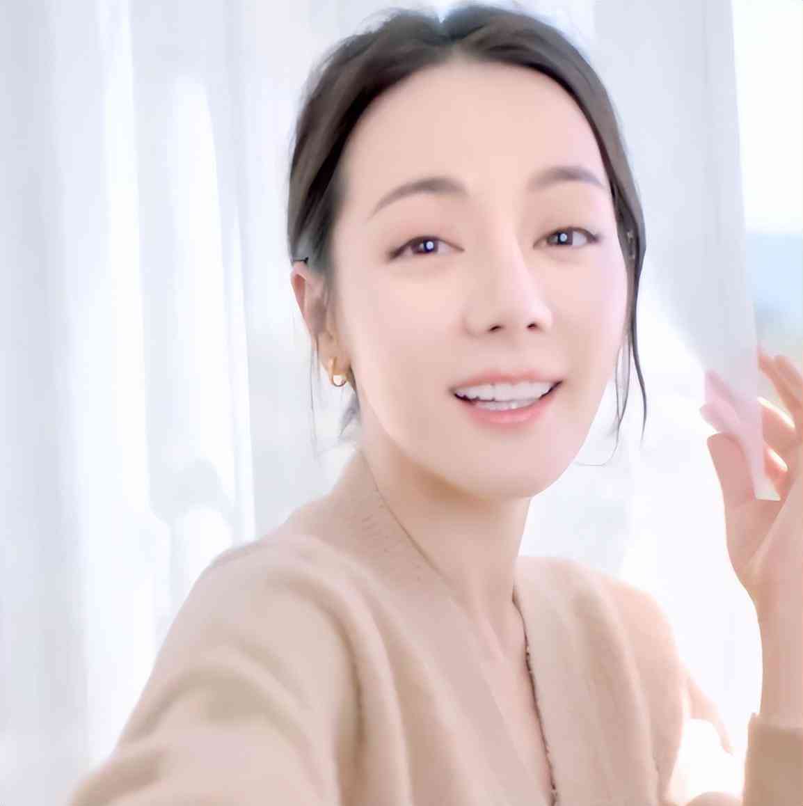 迪丽热巴的私人化妆品(迪丽热巴的私人化妆品牌子)插图6 迪丽热巴的私人化妆品(迪丽热巴的私人化妆品牌子)插图6