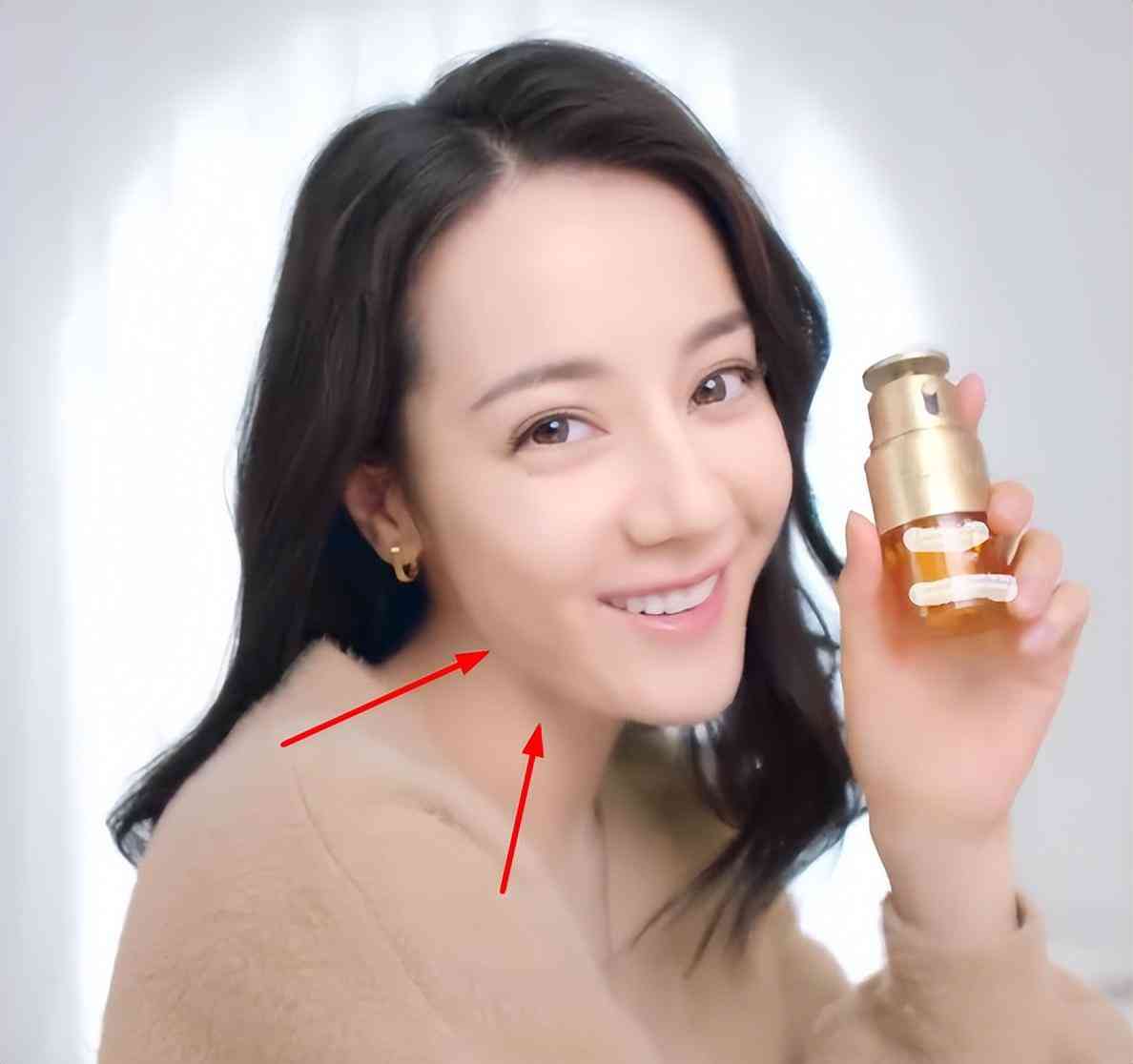 迪丽热巴的私人化妆品(迪丽热巴的私人化妆品牌子)插图16 迪丽热巴的私人化妆品(迪丽热巴的私人化妆品牌子)插图16