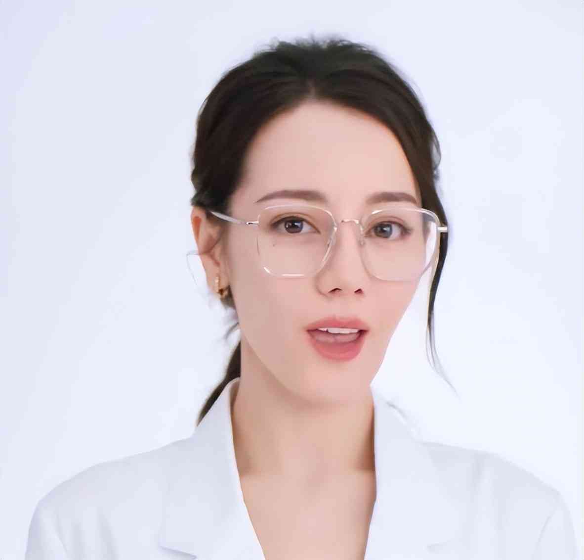 迪丽热巴的私人化妆品(迪丽热巴的私人化妆品牌子)插图19 迪丽热巴的私人化妆品(迪丽热巴的私人化妆品牌子)插图19