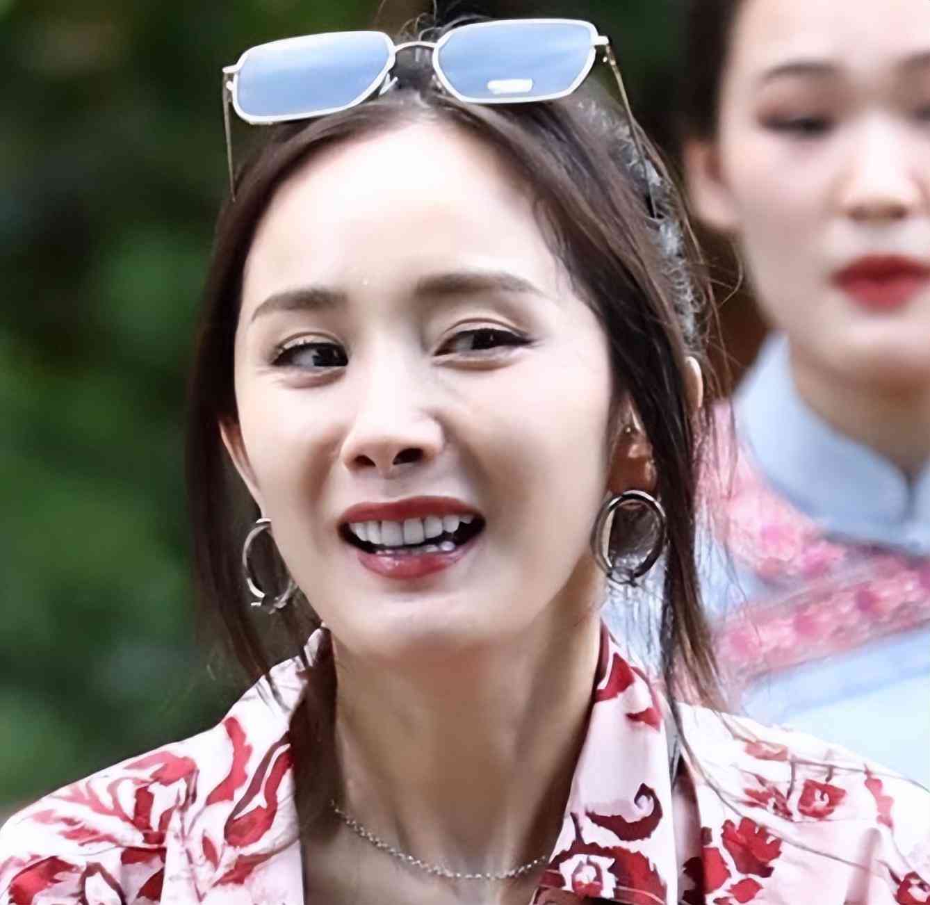 迪丽热巴的私人化妆品(迪丽热巴的私人化妆品牌子)插图22 迪丽热巴的私人化妆品(迪丽热巴的私人化妆品牌子)插图22