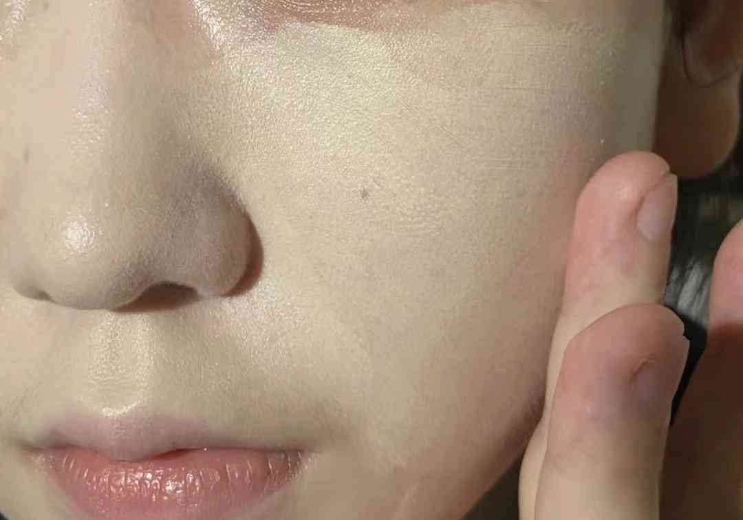 哪种化妆品用着不油腻(化妆品不油腻的什么牌子好)插图3 哪种化妆品用着不油腻(化妆品不油腻的什么牌子好)插图3