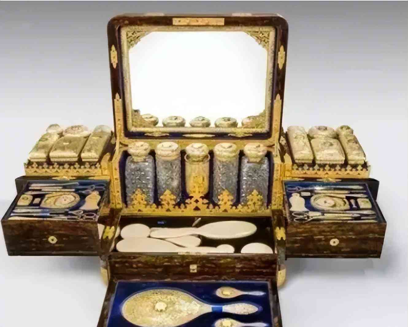 古代蓝色化妆品叫什么(古代怎么叫蓝色)插图3 古代蓝色化妆品叫什么(古代怎么叫蓝色)插图3