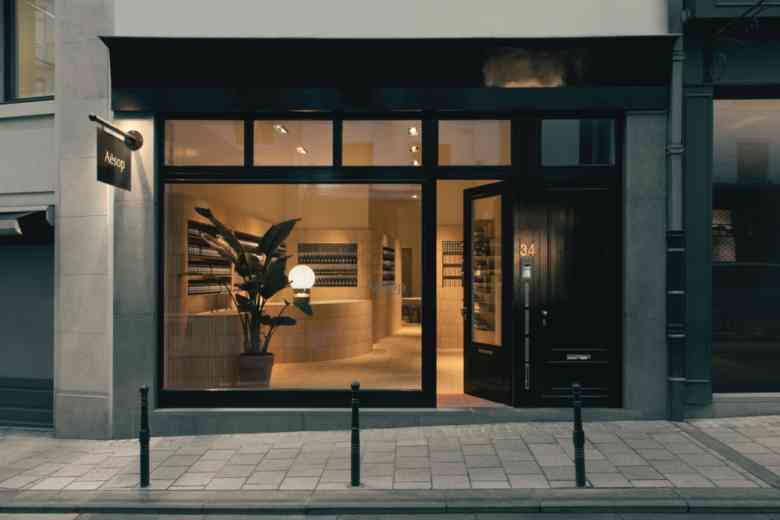 小型化妆品店平面设计图(小型化妆品店平面设计图片大全)