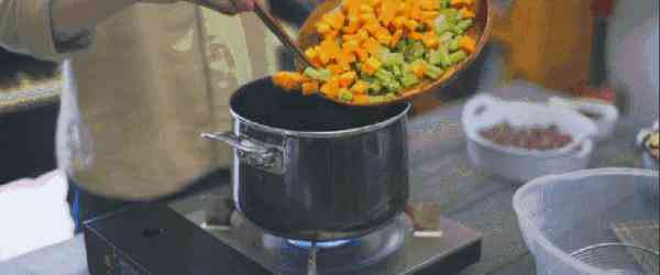 化妆品上面残留怎么去除(化妆品残留在脸上怎么办)插图3