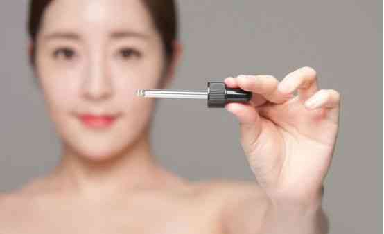 脸上皱纹用哪种化妆品最好(脸上皱纹用哪种化妆品最好使)插图1