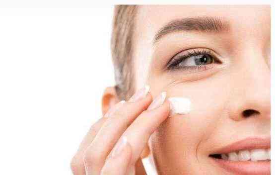 脸上皱纹用哪种化妆品最好(脸上皱纹用哪种化妆品最好使)插图2