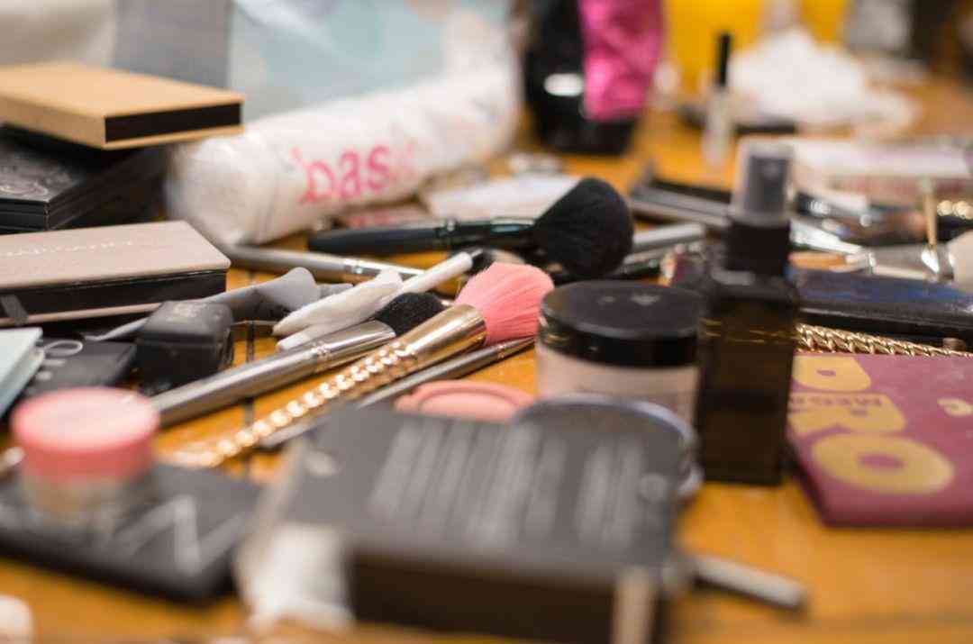 给网红化妆品收纳盒(网红化妆品收纳盒标签怎么写)