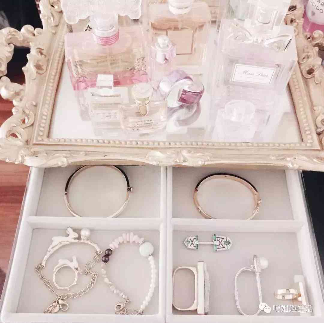 网红化妆品收纳盒小号多大(化妆收纳盒一般哪里有卖)插图13 网红化妆品收纳盒小号多大(化妆收纳盒一般哪里有卖)插图13