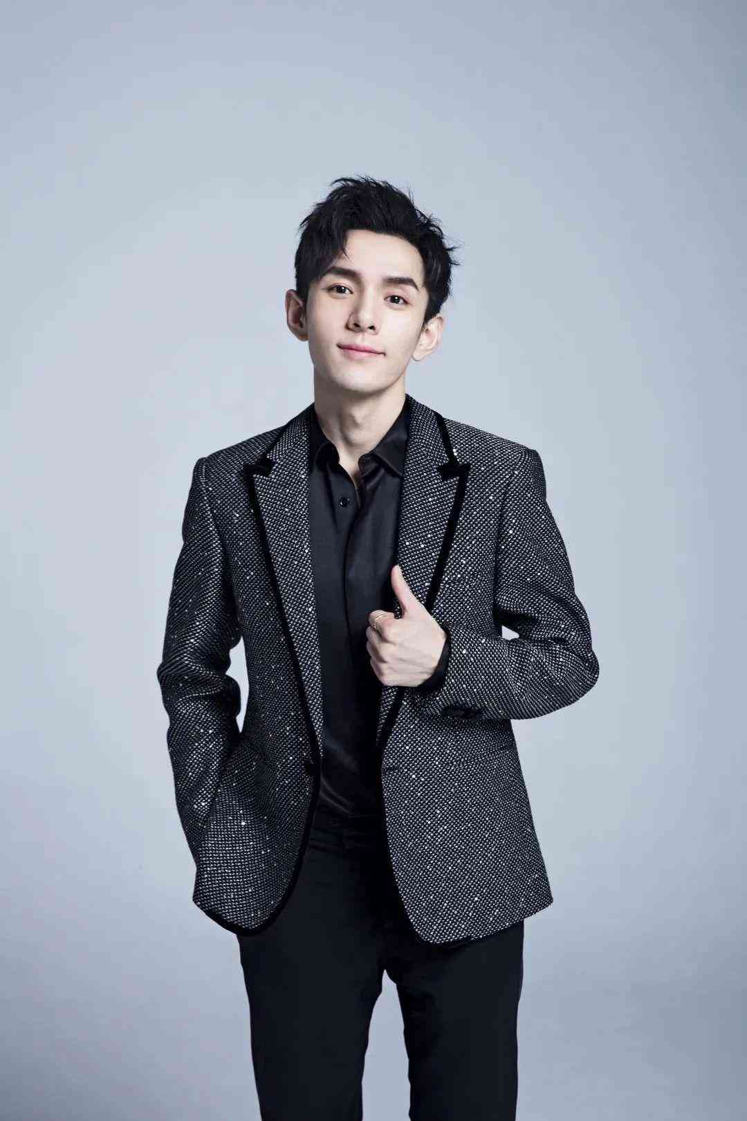 明星在哪里买衣服和化妆品(明星都在哪买衣服)插图1 明星在哪里买衣服和化妆品(明星都在哪买衣服)插图1