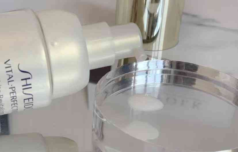 家里妈妈的化妆品怎么样(妈妈买化妆品)插图1